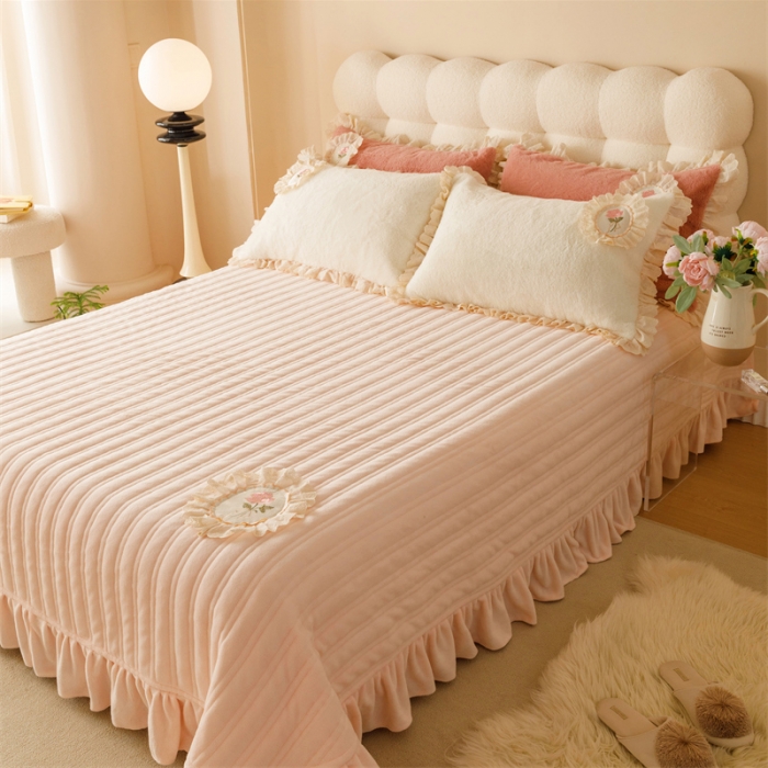 91家纺网 家纺一手货源 找家纺 （总）胜权 AB版仿兔绒牛奶绒加厚韩国绒刺绣夹棉床盖单件保暖三件套