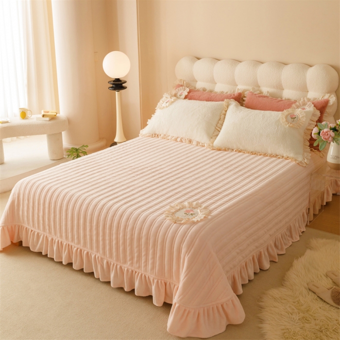 91家纺网 家纺一手货源 找家纺 （总）胜权 AB版仿兔绒牛奶绒加厚韩国绒刺绣夹棉床盖单件保暖三件套