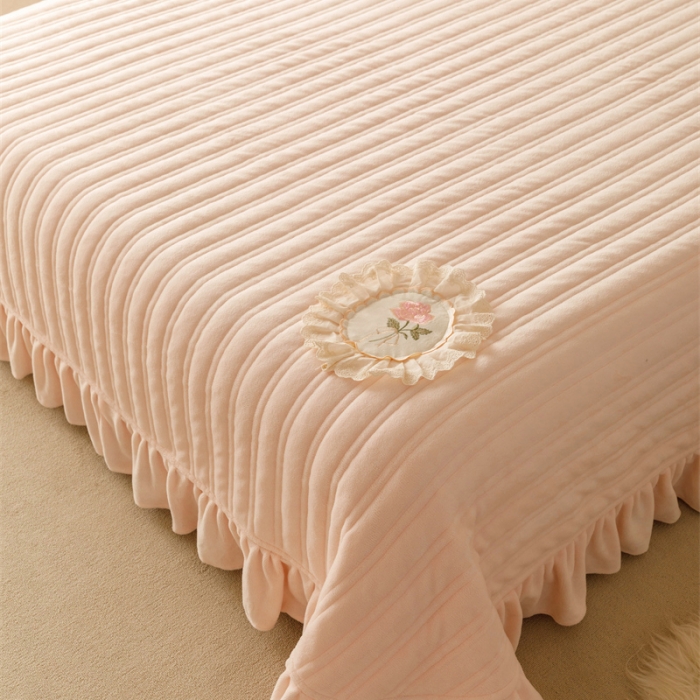 91家纺网 家纺一手货源 找家纺 （总）胜权 AB版仿兔绒牛奶绒加厚韩国绒刺绣夹棉床盖单件保暖三件套