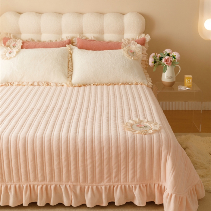 91家纺网 家纺一手货源 找家纺 （总）胜权 AB版仿兔绒牛奶绒加厚韩国绒刺绣夹棉床盖单件保暖三件套