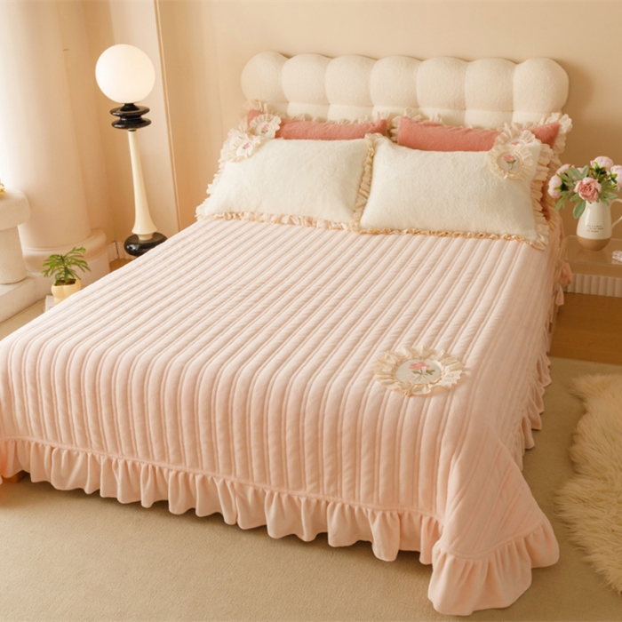 91家纺网 家纺一手货源 找家纺 胜权 AB版仿兔绒牛奶绒加厚韩国绒刺绣夹棉床盖单件保暖三件套 安妮粉