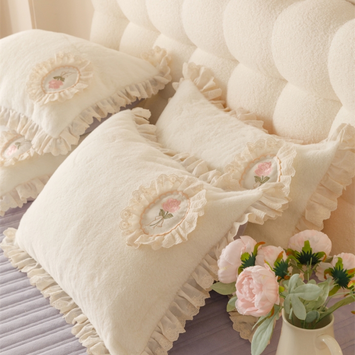 91家纺网 家纺一手货源 找家纺 胜权 AB版仿兔绒牛奶绒加厚韩国绒刺绣夹棉床盖单件保暖三件套 花茜紫