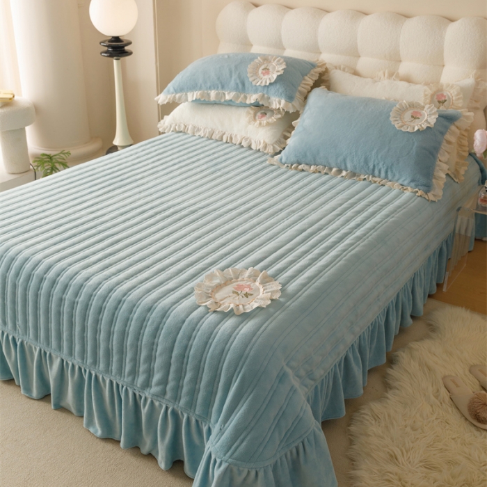 91家纺网 家纺一手货源 找家纺 胜权 AB版仿兔绒牛奶绒加厚韩国绒刺绣夹棉床盖单件保暖三件套 莫奈蓝