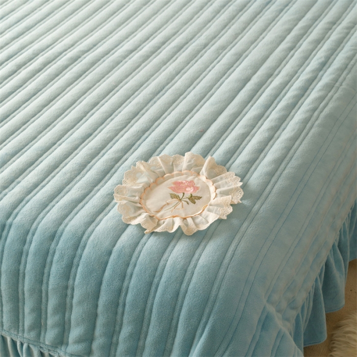 91家纺网 家纺一手货源 找家纺 胜权 AB版仿兔绒牛奶绒加厚韩国绒刺绣夹棉床盖单件保暖三件套 莫奈蓝