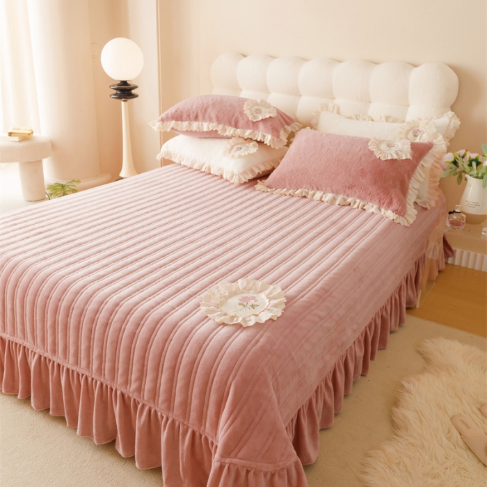 91家纺网 家纺一手货源 找家纺 胜权 AB版仿兔绒牛奶绒加厚韩国绒刺绣夹棉床盖单件保暖三件套 珊瑚粉