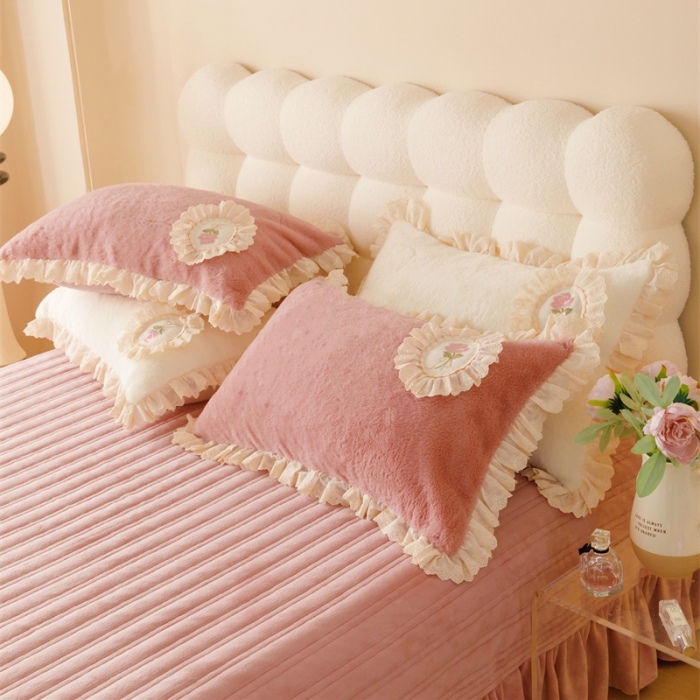 91家纺网 家纺一手货源 找家纺 胜权 AB版仿兔绒牛奶绒加厚韩国绒刺绣夹棉床盖单件保暖三件套 珊瑚粉