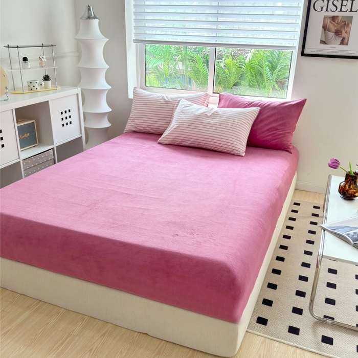 91家纺网 家纺一手货源 找家纺 三沁 2023新款全棉水洗棉加绒四件套 棉绒-树莓红条