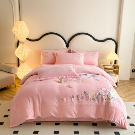 91家纺网 家纺一手货源 找家纺 苹果星 2023新款高克重纯色牛奶绒刺绣四件套-奢香夫人 奢香夫人-粉
