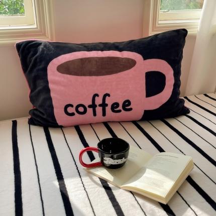 91家纺网 家纺一手货源 找家纺 （总）桃喜 2024新款牛奶绒卡通数码印花绣标单品枕套