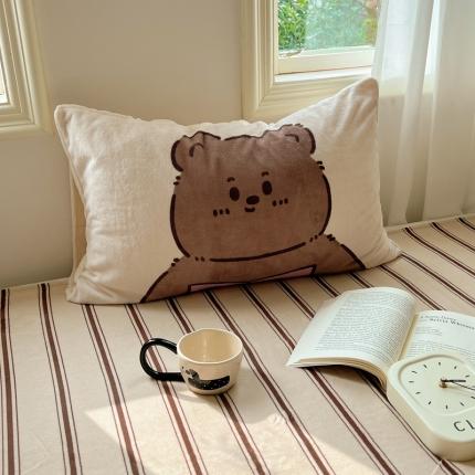 91家纺网 家纺一手货源 找家纺 （总）桃喜 2024新款牛奶绒卡通数码印花绣标单品枕套