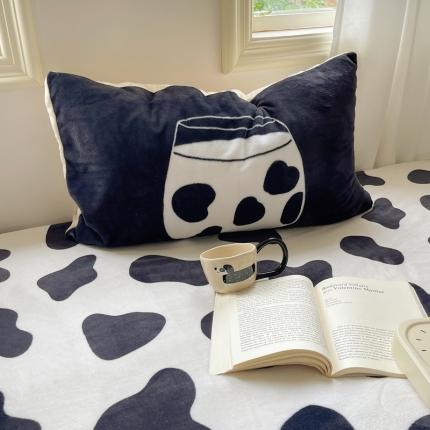 91家纺网 家纺一手货源 找家纺 （总）桃喜 2024新款牛奶绒卡通数码印花绣标单品枕套