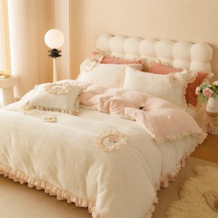 91家纺网 家纺一手货源 找家纺 胜权 新款AB版仿兔绒牛奶绒加厚韩国绒刺绣夹棉床盖四件套 安妮粉