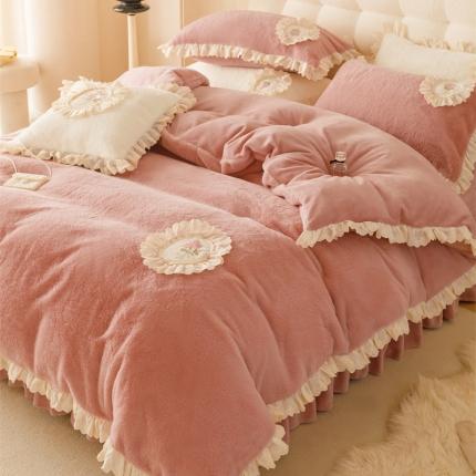 91家纺网 家纺一手货源 找家纺 胜权 新款AB版仿兔绒牛奶绒加厚韩国绒刺绣夹棉床盖四件套 珊瑚粉