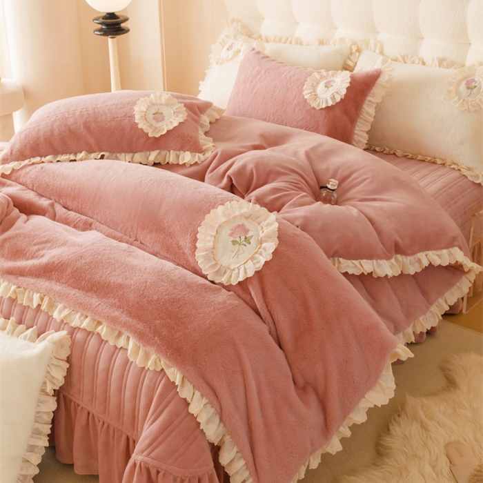 91家纺网 家纺一手货源 找家纺 （总）胜权 新款AB版仿兔绒牛奶绒加厚韩国绒刺绣夹棉床盖四件套