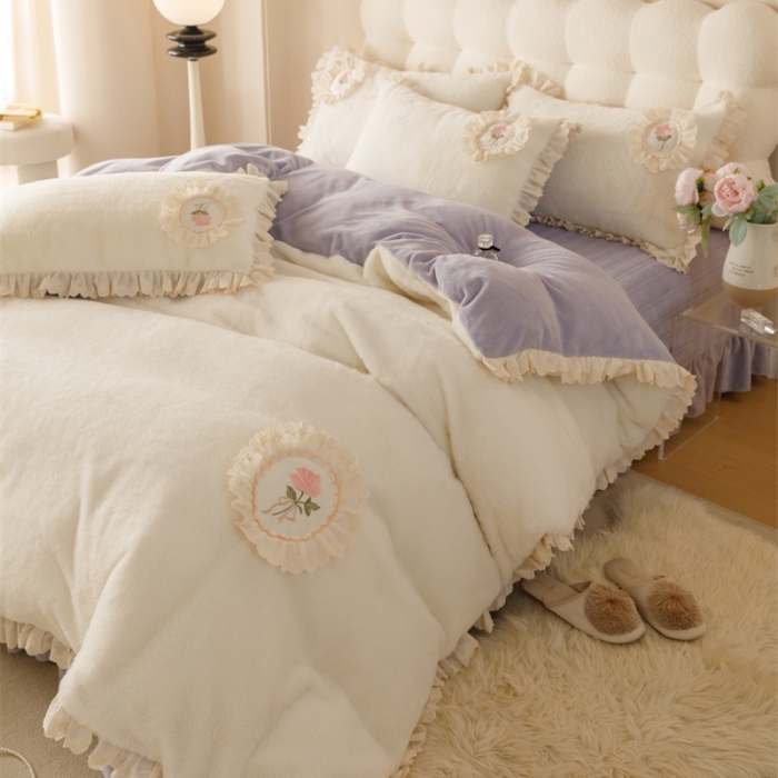91家纺网 家纺一手货源 找家纺 胜权 新款AB版仿兔绒牛奶绒加厚韩国绒刺绣夹棉床盖四件套 花茜紫
