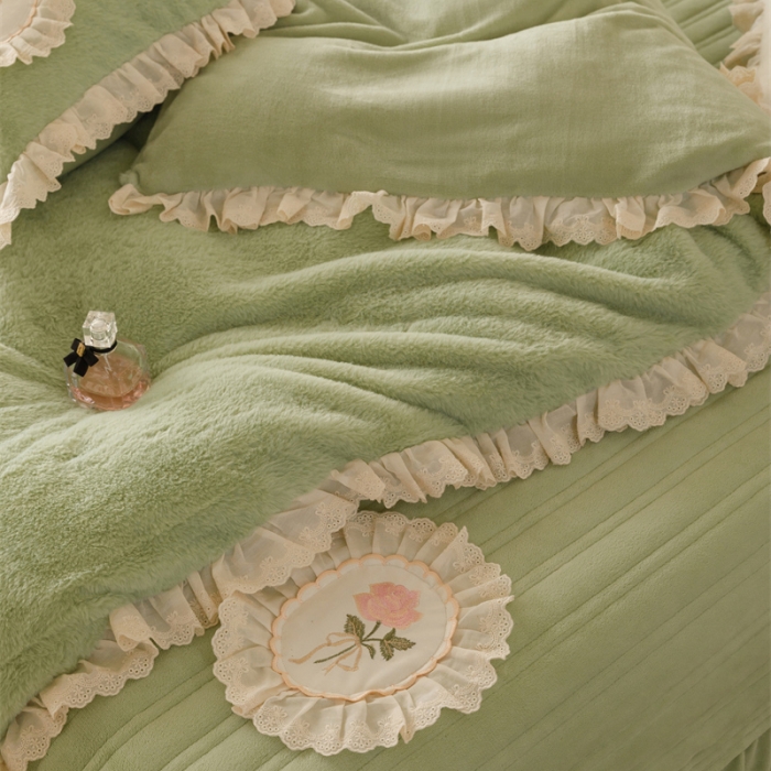 91家纺网 家纺一手货源 找家纺 胜权 新款AB版仿兔绒牛奶绒加厚韩国绒刺绣夹棉床盖四件套 抹茶绿