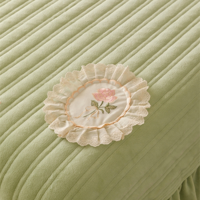 91家纺网 家纺一手货源 找家纺 胜权 新款AB版仿兔绒牛奶绒加厚韩国绒刺绣夹棉床盖四件套 抹茶绿