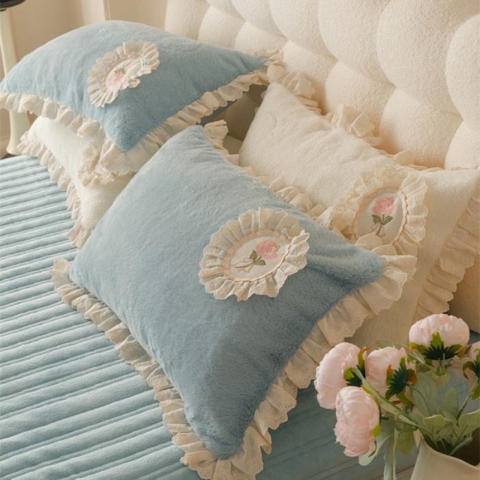 91家纺网 家纺一手货源 找家纺 胜权 新款AB版仿兔绒牛奶绒加厚韩国绒刺绣夹棉床盖四件套 莫奈蓝