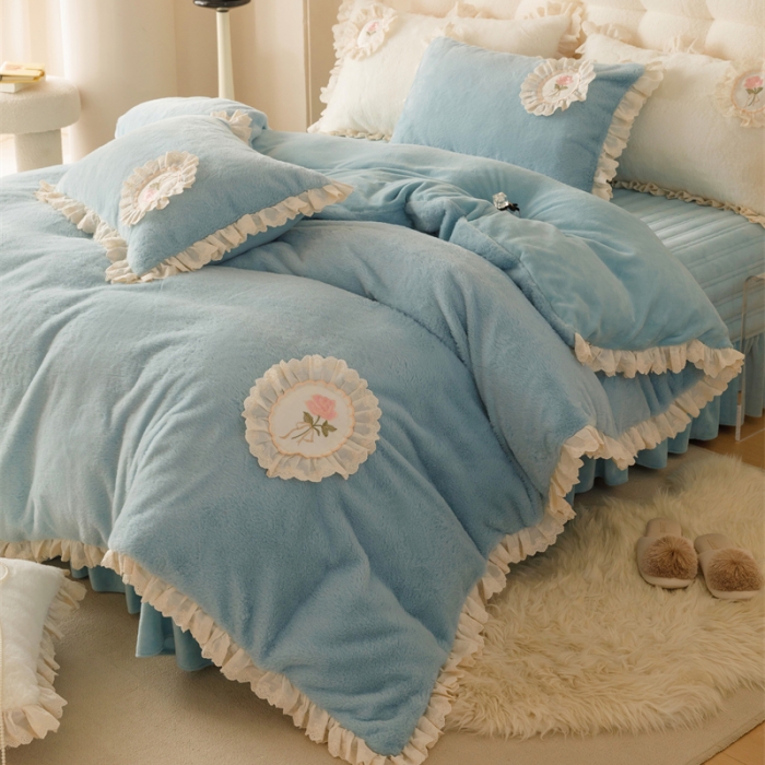 91家纺网 家纺一手货源 找家纺 胜权 新款AB版仿兔绒牛奶绒加厚韩国绒刺绣夹棉床盖四件套 莫奈蓝