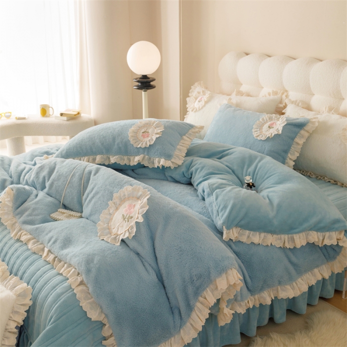 91家纺网 家纺一手货源 找家纺 胜权 新款AB版仿兔绒牛奶绒加厚韩国绒刺绣夹棉床盖四件套 莫奈蓝