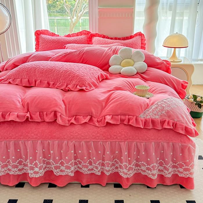 91家纺网 家纺一手货源 找家纺 12斤230g全消光牛奶绒夹棉床盖四件套兔兔绒绒蕾丝床裙款四件套