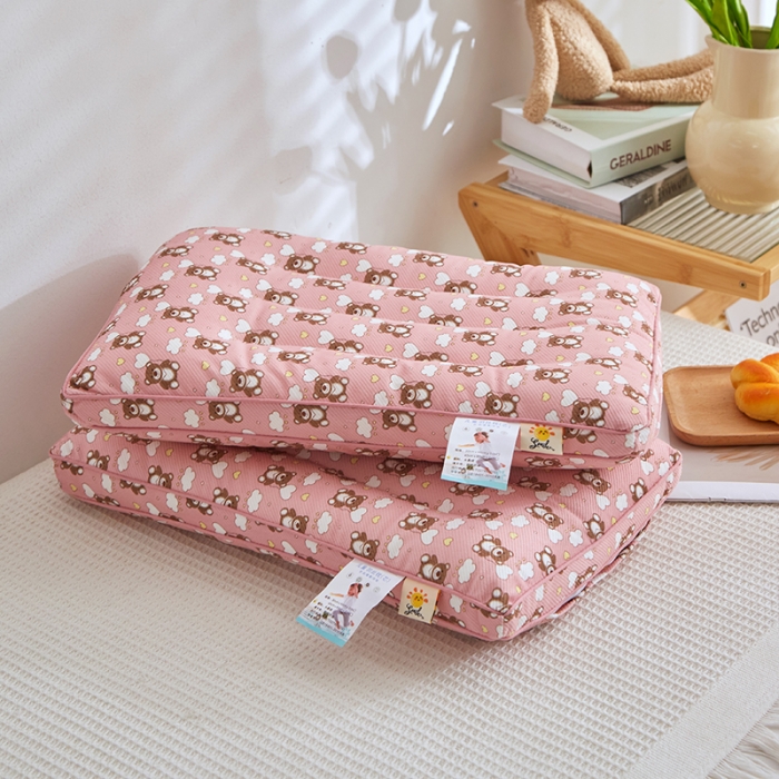 91家纺网 家纺一手货源 找家纺 糖果枕芯 2023新款儿童水晶绒枕芯枕头 爱心熊可粉色