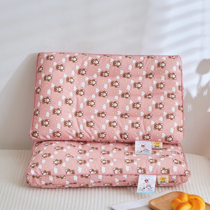 91家纺网 家纺一手货源 找家纺 糖果枕芯 2023新款儿童水晶绒枕芯枕头 爱心熊可粉色