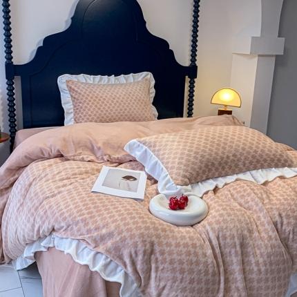 91家纺网 家纺一手货源 找家纺 春光里-2023新款高克重花边款直播热卖牛奶绒四件套