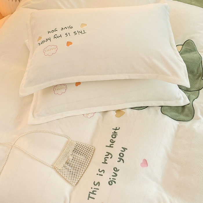 91家纺网 家纺一手货源 找家纺 （总）凡客家居 2023新款牛奶绒贴布绣四件套学生宿舍三件套