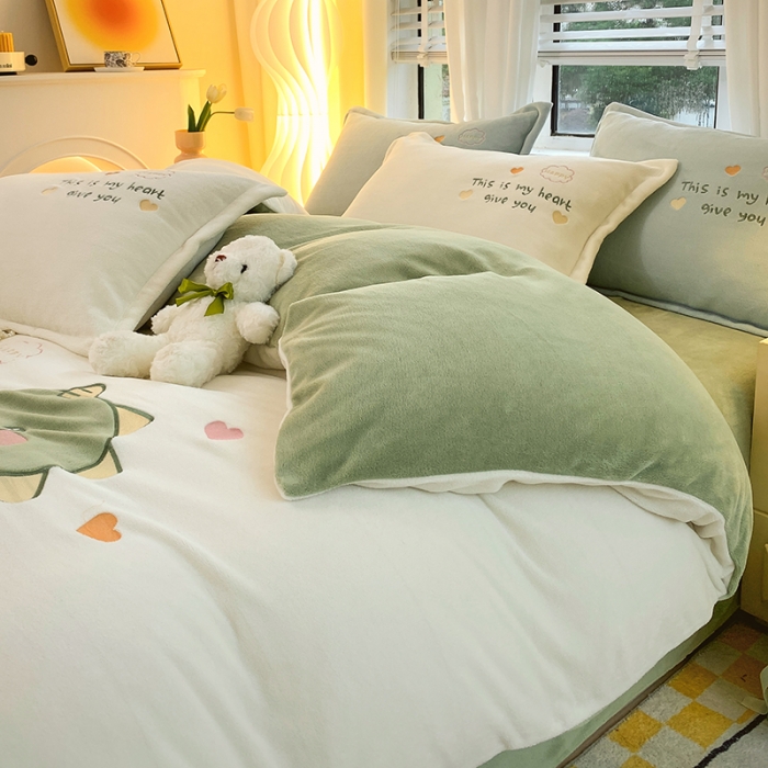 91家纺网 家纺一手货源 找家纺 （总）凡客家居 2023新款牛奶绒贴布绣四件套学生宿舍三件套