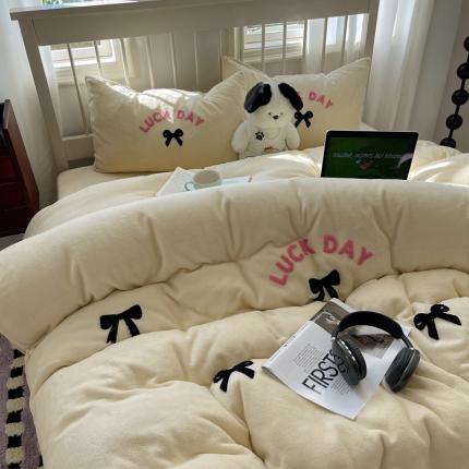 91家纺网 家纺一手货源 找家纺 （总）红嘴企鹅 2025新款牛奶绒四件套