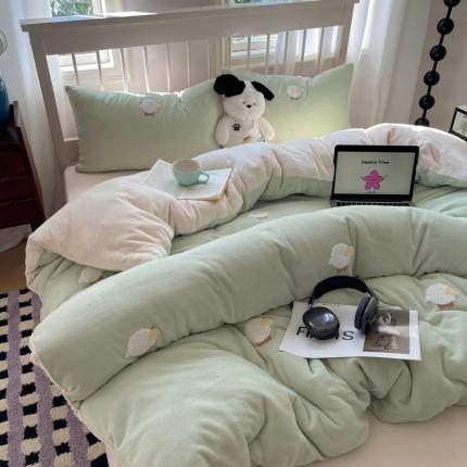 91家纺网 家纺一手货源 找家纺 红嘴企鹅 2025新款牛奶绒四件套 小绵羊