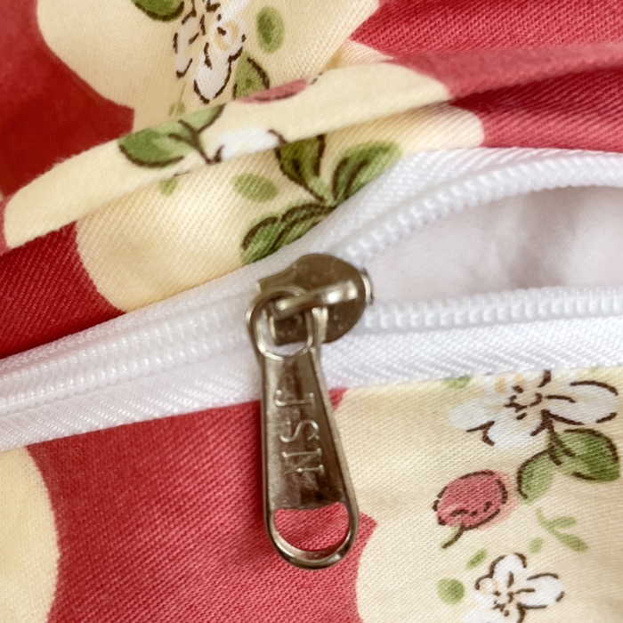 91家纺网 家纺一手货源 找家纺 金丝鸟 2023新款全棉可爱卡通印花小清新四件套-第二批 欢乐草莓兔