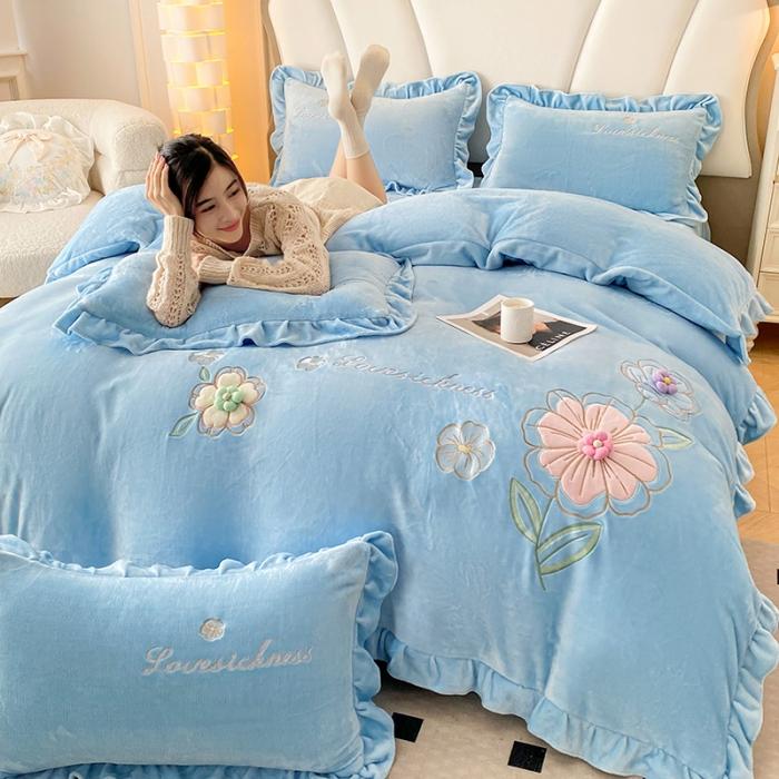 91家纺网 家纺一手货源 找家纺 漫布云9斤230g全消光婴儿绒被套兔毛绒牛奶绒贴布绣刺绣花四件套小清新