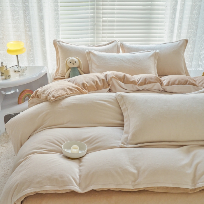 91家纺网 家纺一手货源 找家纺 慕晨 2023新款纯色牛奶绒双拼四件套 奶白+奶咖