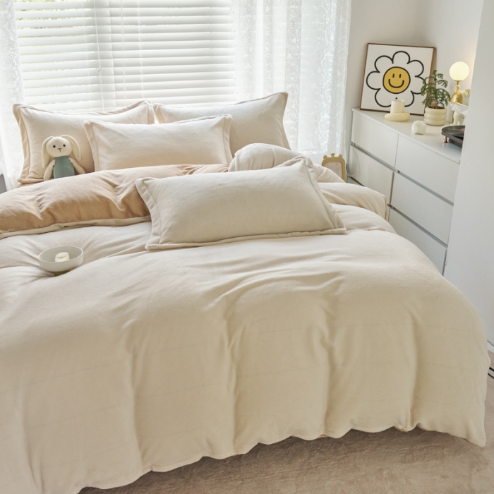 91家纺网 家纺一手货源 找家纺 慕晨 2023新款纯色牛奶绒双拼四件套 奶白+奶咖