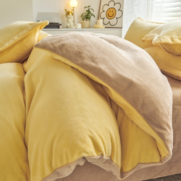 91家纺网 家纺一手货源 找家纺 慕晨 2023新款纯色牛奶绒双拼四件套 奶黄+奶咖