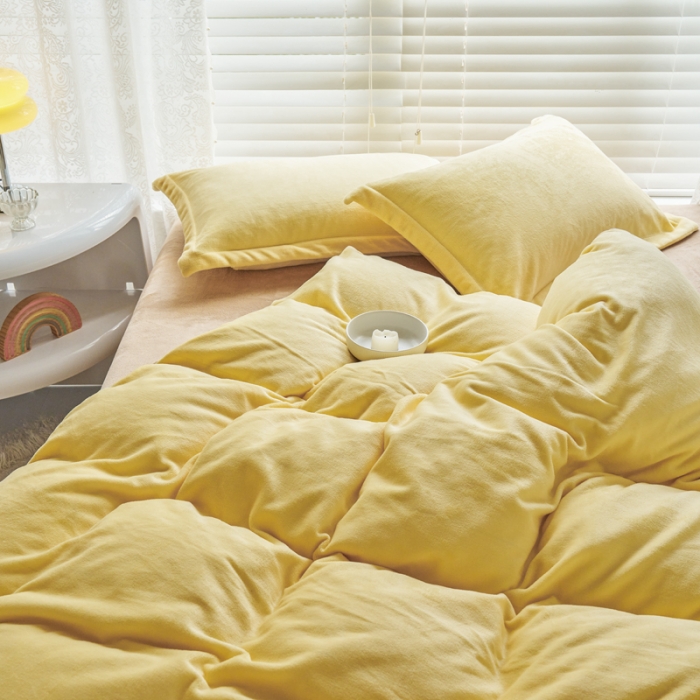 91家纺网 家纺一手货源 找家纺 慕晨 2023新款纯色牛奶绒双拼四件套 奶黄+奶咖