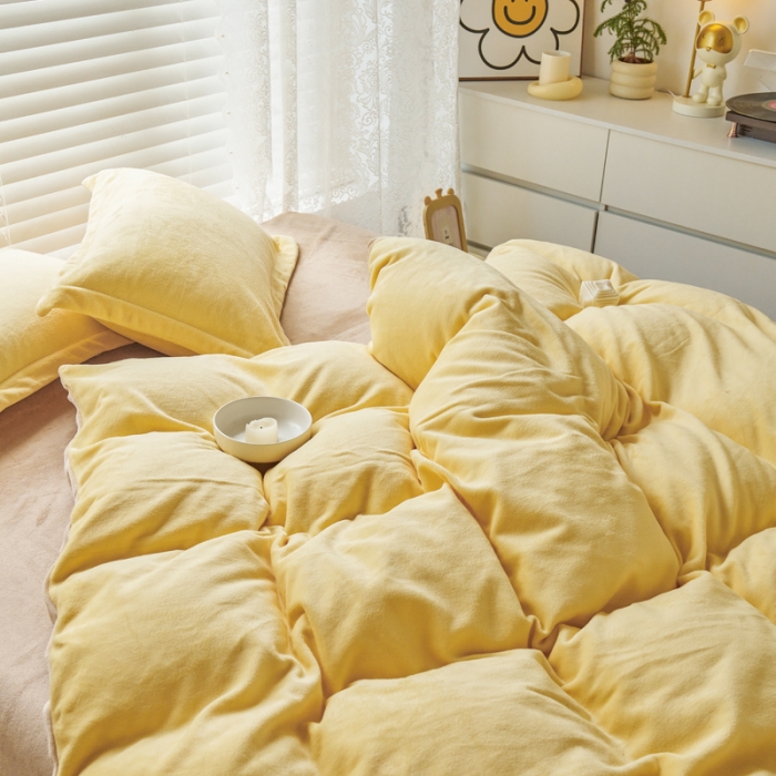 91家纺网 家纺一手货源 找家纺 慕晨 2023新款纯色牛奶绒双拼四件套 奶黄+奶咖