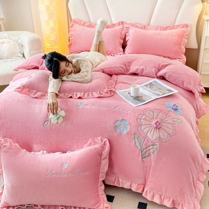 91家纺网 家纺一手货源 找家纺 漫布云9斤230g全消光婴儿绒被套兔毛绒牛奶绒贴布绣刺绣花四件套小清新