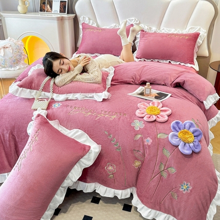 91家纺网 家纺一手货源 找家纺 漫布云9斤230g全消光婴儿绒被套兔毛绒牛奶绒贴布绣刺绣花四件套小清新