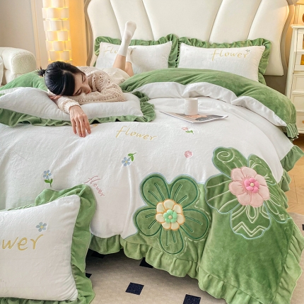 91家纺网 家纺一手货源 找家纺 漫布云9斤230g全消光婴儿绒被套兔毛绒牛奶绒贴布绣刺绣花四件套小清新