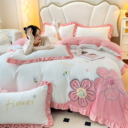 91家纺网 家纺一手货源 找家纺 漫布云9斤230g全消光婴儿绒被套兔毛绒牛奶绒贴布绣刺绣花四件套小清新