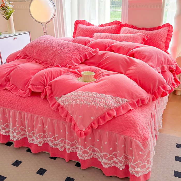 91家纺网 家纺一手货源 找家纺 12斤230g全消光牛奶绒夹棉床盖四件套兔兔绒绒蕾丝床裙款四件套