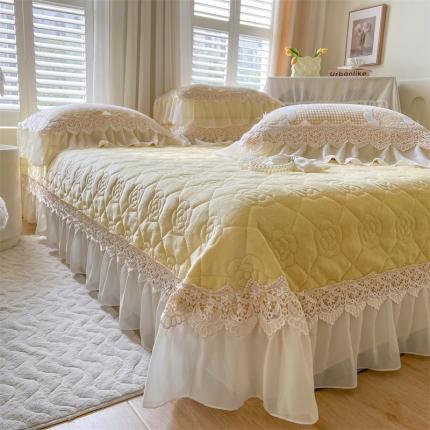 网红馆 2025新款花间浪漫牛奶雕花绒床盖 纳米黄
