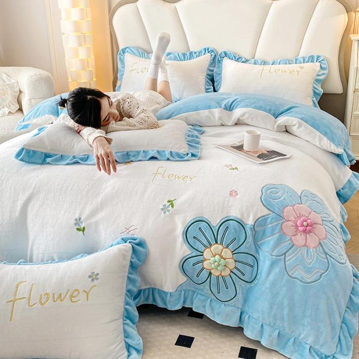 91家纺网 家纺一手货源 找家纺 漫布云9斤230g韩版公主风立体花朵牛奶绒四件套宝宝绒贴布绣兔毛绒被套