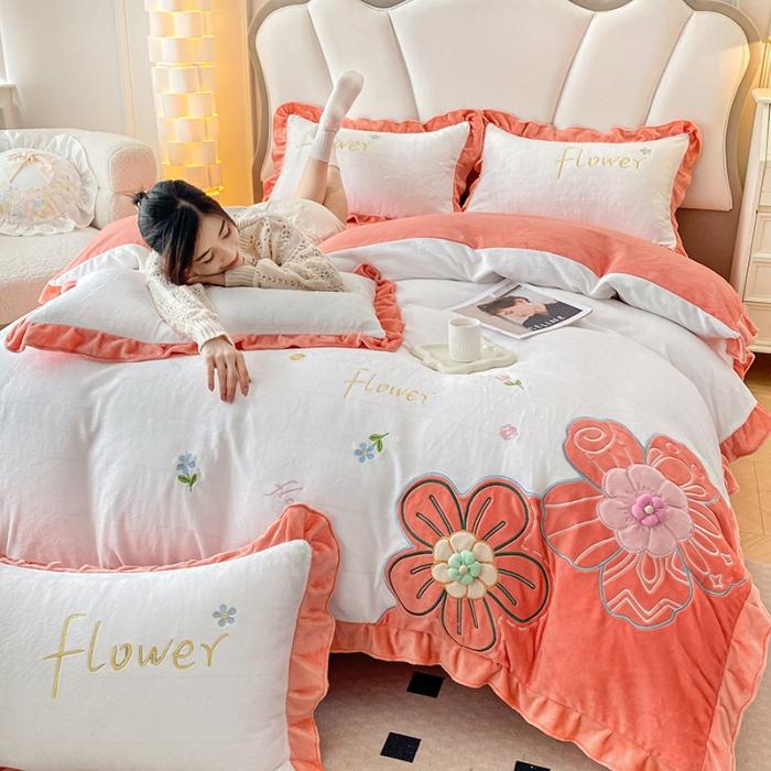 91家纺网 家纺一手货源 找家纺 漫布云9斤230g韩版公主风立体花朵牛奶绒四件套宝宝绒贴布绣兔毛绒被套