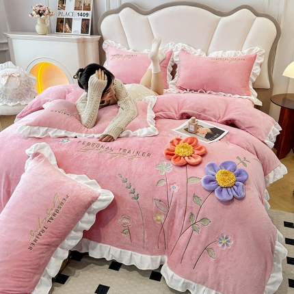 91家纺网 家纺一手货源 找家纺 漫布云9斤230g韩版公主风立体花朵牛奶绒四件套宝宝绒贴布绣兔毛绒被套
