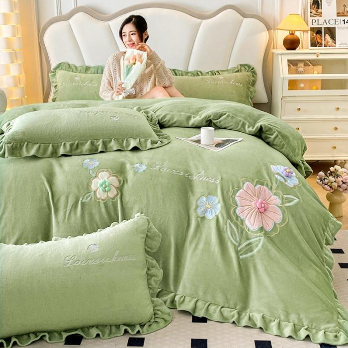 91家纺网 家纺一手货源 找家纺 漫步云240g全消光韩版花边牛奶绒贴布绣刺绣四件套法莱兔毛绒金貂婴儿绒