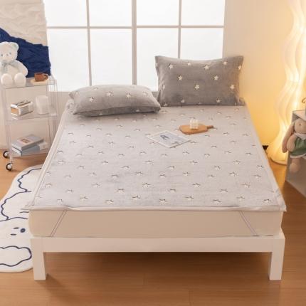 91家纺网 家纺一手货源 找家纺 （总）紫碧螺 2023新款双面法莱绒夜光韩版床盖床褥盖毯